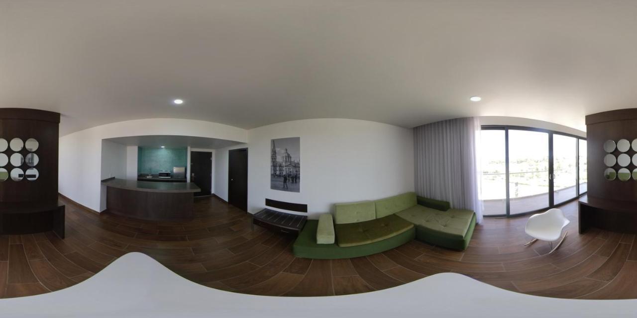 Fiesta Inn Guadalajara Aeropuerto Las Pintas المظهر الخارجي الصورة