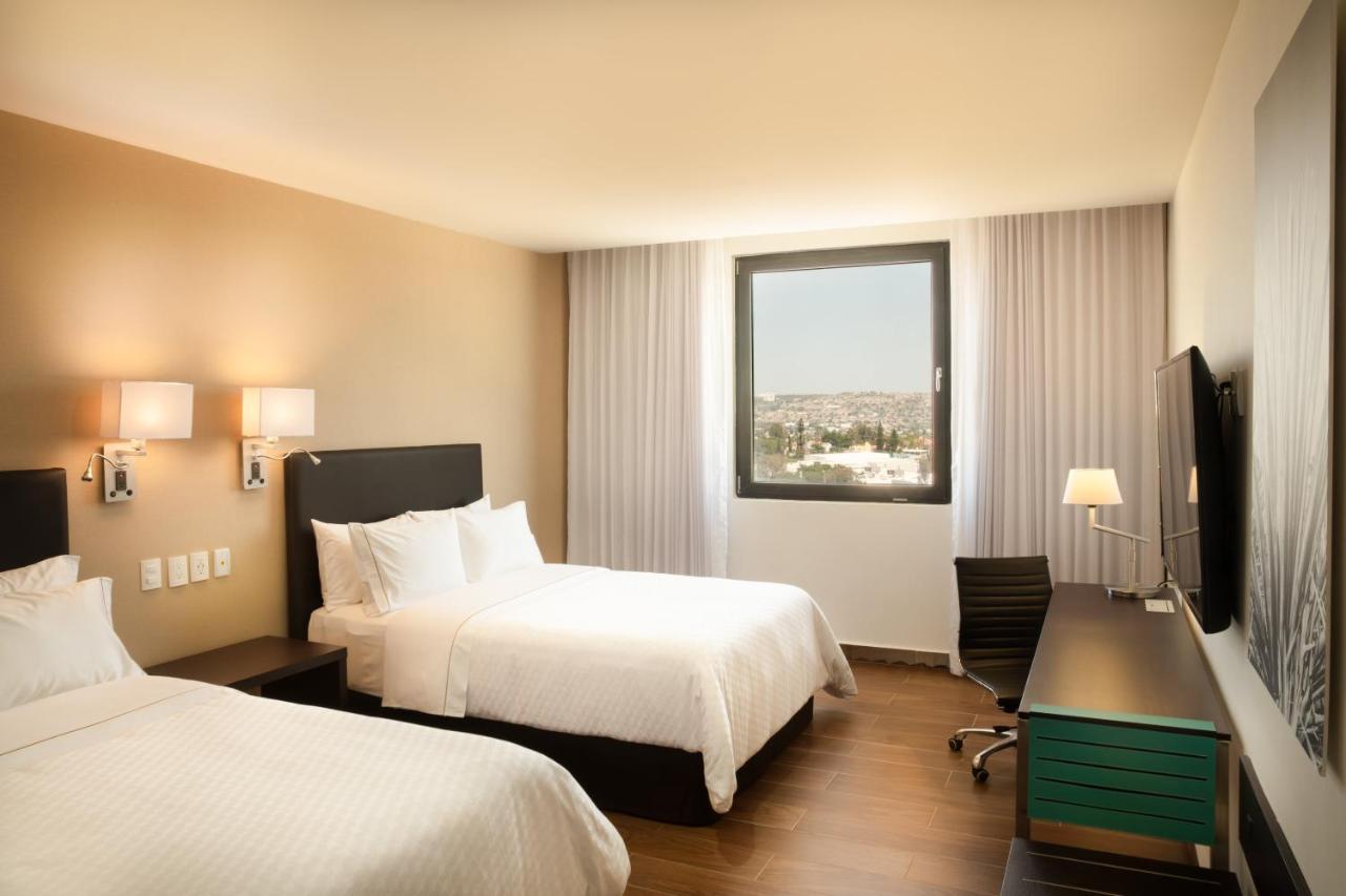 Fiesta Inn Guadalajara Aeropuerto Las Pintas المظهر الخارجي الصورة